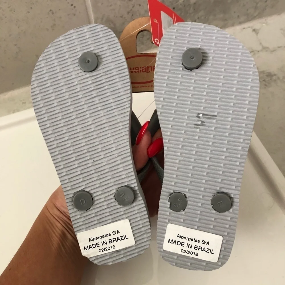 Havaianas Toddler Grey Bugs Bunny Flip Flop Size 11/12